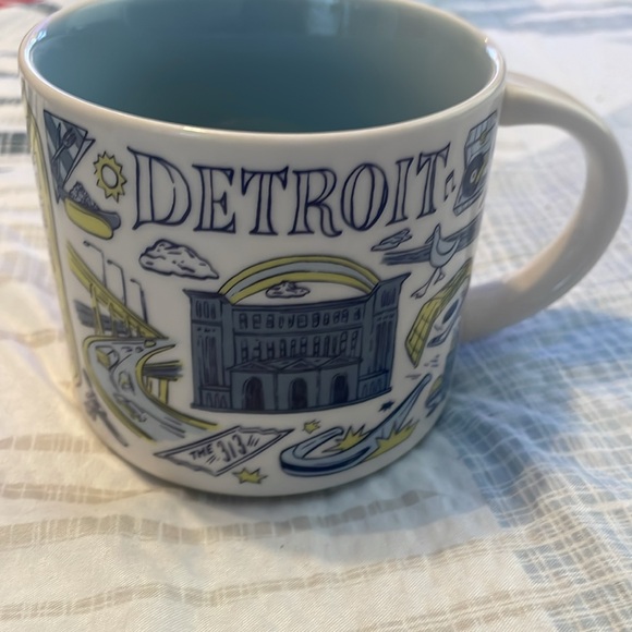 STARBUCKS - Picture 2 of 6